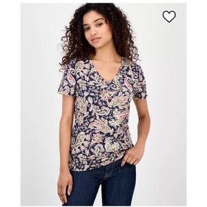 Nautica Navy and Beige Paisley Women's Tee 
Women's Paisley-Print V-Neck
